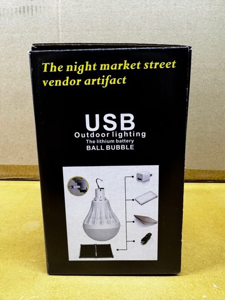Caja mostrando la carga USB del foco